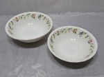 Par de bowls em melanina com estampa floral. Medindo o maior 23cm x 7cm de altura.