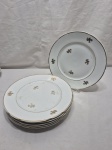 Jogo de 6 pratos rasos de mesa em porcelana Real com detalhes ouro. Medindo 25cm de diâmetro.  Com desgaste na douração.