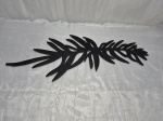 Enfeite para pendurar em ferro preto. Medindo 66cm x 27cm. Peça pesada.