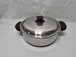 Panela, caçarola em aço inox Lagostina 18/10. Medindo 25cm x 8,5cm de altura.