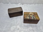 Lote de 2 caixas decorativas em madeira. Medindo a maior 14cm x 9cm x 7,5cm de altura.