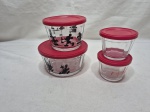 Lote de 4 potes em vidro com tampa em plástico duro. Medindo o maior 13cm x 6,5cm de altura.