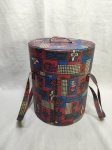 Linda caixa para chapéu, peruca, vintage. Medindo 25cm x 30cm de altura.