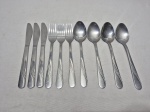 Jogo de 10 talheres em aço inox com cabo liso, composto de 3 garfos de mesa, 3 facas de mesa, 4 colheres de sopa.
