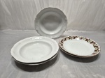 Lote de 5 pratos fundos de massa, sopa em porcelana, marcas e modelos diversos. Medindo o maior 23cm de diâmetro.