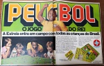 Propaganda Vintage Página Dupla Jogo Pelebol Estrela  Anos 70/80Ideal para: Colecionadores de brinquedos antigos da Estrela, memorabília do Pelé, entusiastas do futebol de mesa/botão, colecionadores de publicidade retrô ou para ser emoldurado como pôster decorativo temático.