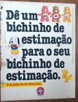 Propaganda Vintage Estrela  Ursinhos Carinhosos e Snoopy (Anos 80)Pelúcias e bonecos dos Ursinhos Carinhosos (Animadinha, Amorosa e Sol) e da franquia Peanuts (Snoopy e Woodstock), todos fabricados sob licença oficial pela Brinquedos Estrela.