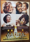 Propaganda Antiga Impressa - Linha Infantil da Mônica Phebo - Original de ÉpocaDescrição: Página de publicidade original de época promovendo o lançamento da clássica "Linha Infantil da Mônica", fabricada pela conceituada Perfumaria Phebo. O anúncio traz o marcante slogan "Todas as crianças amam Mônica" e exibe em detalhes os produtos com os primeiros designs da personagem de Mauricio de Sousa (Shampoo, Óleo, Talco, Sabonete e Colônia). Item autêntico retirado de revista da época, ideal para colecionadores de memorabília da Turma da Mônica, entusiastas de marcas nacionais históricas ou para enquadramento decorativo vintage. Produto em papel (não é cópia ou reprodução)