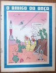 Página Original de Charge Vintage - O Amigo da Onça (Péricles) - Temática Espacial / Ficção Científica RetroDescrição: Raríssima e sensacional página avulsa original contendo a célebre charge "O Amigo da Onça", criada pelo genial cartunista Péricles de Andrade Maranhão. A cena, com um apelo visual fantástico e futurista de época, ilustra astronautas humanos em trajes espaciais explorando um planeta alienígena (com um foguete ao fundo batizado de "MARTE-NICK", uma clara alusão satírica ao Sputnik e à Corrida Espacial). O protagonista sabota o capacete de vidro de um dos astronautas quebrando-o com uma pedra, disparando a ironia macabra: "...E QUEBRA!". Item autêntico e genuíno da era de ouro da Revista O Cruzeiro, altamente colecionável por seu tema incomum e ficcional. Perfeito para projetos de enquadramento decorativo de alto nível. Produto em papel (não é cópia ou reprodução).