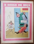 Página Original de Charge Vintage - O Amigo da Onça (Péricles) - Temática Guarda / LadrãoDescrição: Rara e divertida página avulsa original contendo a célebre charge "O Amigo da Onça", criada pelo genial cartunista Péricles de Andrade Maranhão. A cena ilustra o protagonista correndo na calçada após furtar um relógio ou joia. Para garantir sua fuga e sabotar a perseguição, ele aponta maliciosamente para um oficial de alta patente (repleto de medalhas e fardamento de gala) que vinha dobrando a esquina, gritando para o guarda armado com um cassetete: "- O LADRÃO VEM AÍ!". Item autêntico e genuíno da era de ouro da Revista O Cruzeiro, ideal para colecionadores de quadrinhos nacionais, entusiastas do humor gráfico retrô ou para projetos de enquadramento decorativo vintage. Produto em papel (não é cópia ou reprodução).