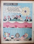 Página Original de Charge Vintage - O Amigo da Onça (Péricles) - Temática Discurso / Palanque PolíticoDescrição: Rara e satírica página avulsa original contendo a célebre charge "O Amigo da Onça", criada pelo genial cartunista Péricles de Andrade Maranhão. A cena, com excelente apelo visual e teor cômico social, ilustra uma formal mesa de honra em um banquete ou comício político. O protagonista atua como um cobrador que invade o palanque e cochicha no microfone com o orador ("Dr. Nilo") em pleno discurso oficial, disparando o balão irônico: "- DR. NILO, VOU TER QUE SAIR. O SR. VAI ME PAGAR ÊSSE DISCURSO AGORA, OU QUER QUE PONHA NA SUA CONTINHA COM OS OUTROS??...". Item autêntico e genuíno da era de ouro da Revista O Cruzeiro, ideal para colecionadores de quadrinhos nacionais, entusiastas de charges políticas retrô ou para projetos de enquadramento decorativo vintage. Produto em papel (não é cópia ou reprodução).