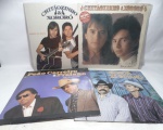Disco de Vinil LP - Conjunto com 4 LPs, dos intérpretes Chitãozinho & Xororó, Peão Carreiro & Praiano e Eli Silva & Zé Goiano, em bom estado.