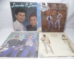 Disco de Vinil LP - Conjunto com 4 LPs, dos intérpretes Leandro & Leonardo e Chitãozinho & Xororó, em bom estado.