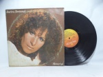 Disco de Vinil LP - `Memories`, com Barbra Streisand, em bom estado.