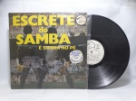 Disco de Vinil LP - `Escrete do Samba - É Samba no Pé`, com Conjunto Nosso Samba, em bom estado.