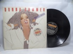 Disco de Vinil LP - `The Summer Collection - Greatest Hits`, com Donna Summer, em bom estado.