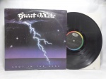 Disco de Vinil LP - `Shot in the Dark`, com Great White, em bom estado. Inclui encarte.