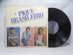 Disco de Vinil LP - `Pique Brasileiro`, com Aluísio Machado, David Correa e Gracia do Salgueiro, em bom estado.