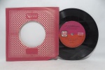 Compacto Vinil - `Pretty Little Missy`, com Louis Armstrong, em bom estado.