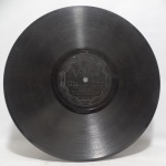 Disco 78 RPM - `Um Caboclinho` e `Meu Sonho…Morreu!`, com Francisco Alves, em bom estado. Anos 30.