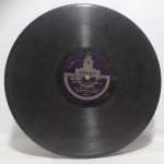 Disco 78 RPM - `Dor de uma Saudade` e `Não Preciso de Você`, com Francisco Alves, em bom estado. Anos 30.