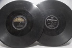 Disco 78 RPM - Conjunto com 2 discos de Jackson do Pandeiro, em bom estado. Anos 50.