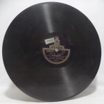 Disco 78 RPM - `Gegê` e `Nem é Bom Pensar`, com Jayme Vogeler, em bom estado. Anos 30.
