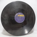 Disco 78 RPM - `Bola de Baiano Não é Coco` e `O Sofrimento das Muié`, com Sebastião do Rojão, em bom estado. Anos 50.