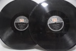 Disco 78 RPM - Conjunto com 2 discos de Zé Gonzaga, em bom estado. Anos 50.