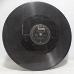 Disco 78 RPM - `Mata Sete` e `Vizinha Faladeira`, com Zito Borborema, em bom estado. Anos 50. Forró.