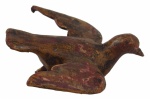 ARTE SACRA FRAGMENTO DE ESCULTURA DE MADEIRA ENTALHADA E POLICROMADA , REPRESENTANDO"DIVINO" . MEDIDAS: 07 CM X 09 CM  X 10 CM. MARCAS DO TEMPO , DESGASTES E QUEBRADOS COM PERDAS DE SUBSTANCIAS