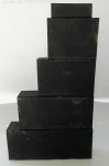 SÉRGIO CAMARGO -ESCULTURA EM TOCOS DE MADEIRA PINTADA EM PRETO ,ASSINADA NA PARTE DE INFERIOR . MEDIDAS:  28 X 16 CM