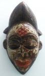 ARTE AFRICANA - MÁSCARA  ESCULPIDA EM MADEIRA DA  ETNIA PUNU.  MEDIDAS : 31 CM X 20 CM