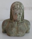 ESCULTURA  "FIGURA MASCULINA" ANTIGO BUSTO EM CERÂMICA PATINADA. MEDIDAS: 22 CM X 20 CM ( ORIGEM E PERÍODO DESCONHECIDOS)