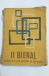 ANTIGO CATÁLOGO EXPOSIÇÃO II BIENAL  DO MUSEU DE ARTE MODERNA -SP - DEZEMBRO DE 1953 - FEVEREIRO DE 1954 , 546 PÁGINAS , COM REPRODUÇÕES EM PRETO E BRANCO . ( NO ESTADO )