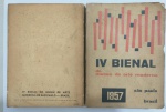 ANTIGO CATÁLOGO EXPOSIÇÃO IV BIENAL  DO MUSEU DE ARTE MODERNA -SP - SETEMBRO -DEZEMBRO DE 1957 , 634 PÁGINAS , COM REPRODUÇÕES EM PRETO E BRANCO . ( NO ESTADO )