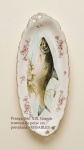 França, Séc. XIX. Grande travessa de peixe em porcelana VERSAIILES. Mede: 58 x 24 cm