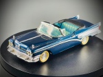 Miniatura Buick Limited Convertible  Vitesse, escala: 1:43, carroçaria em tom azul escuro metalizado com faixas laterais cromadas decorativas, interior detalhado em tons verde-água/azul claro com volante a combinar, capota traseira recolhida em tom escuro, e acabamentos cromados de destaque (incluindo grelha frontal e para-choques). Marcas do tempo e de uso.