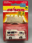Miniatura Autocarro / Mini Bus Majorette (Série 200), na cor branca com acabamento decorativo lateral estilizado em tons de vermelho e preto, vidros fumados em tom azulado e interior detalhado com assentos.