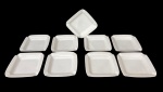 Conjunto com 9 cinzeiros quadrados em porcelana branca, design moderno com bordas levemente elevadas. Peças versáteis. Em bom estado de conservação. Mede 18 x 18 cm.
