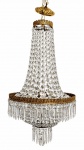 Palaciano lustre de teto de estilo francês para quatro lâmpadas com estrutura em metal dourado, ricamente adornado com cristais lapidados em diamantes e pingentes prismáticos. Estrutura em formato cônico com acabamento clássico, destacando refinado trabalho ornamental e belo efeito luminoso decorativo. Peça de grande imponência e charme atemporal. Mede 110 cm a contar com a corrente e 41 cm diâmetro.