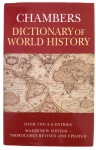 CHAMBERS  Dictionary of World History. Importante obra de referência dedicada à história mundial, reunindo mais de 7.500 verbetes organizados em ordem alfabética, ilustrada com mapas e informações históricas. Encadernação em capa dura com sobrecapa. Medidas: 17 x 26 cm.