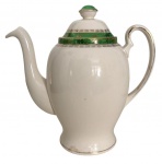 INGLATERRA - Antigo bule para café em porcelana inglesa Alfred Meakin, decoração em esmalte verde com detalhes dourados, tampa original, marca na base. Apresenta sinais compatíveis com o uso e o tempo. Altura: 22 cm.