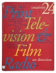Creativity 24: Print, Television, Film, Radio  Art Direction. Importante livro internacional dedicado à direção de arte e design gráfico, reunindo os principais trabalhos premiados em publicidade, identidade visual, editoriais, embalagens, cartazes, capas de livros e discos, tipografia, fotografia e comunicação visual. Publicação amplamente ilustrada, de grande interesse para designers, colecionadores e estudiosos da história do design. Exemplar em capa dura, apresentando sinais de uso e desgaste compatíveis com o tempo. Mede 30cm x 23cm.