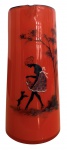ART DÉCO BOÊMIA, JARRA DE VIDRO TANGO em pasta de vidro em laranja forte, com decoração em esmalte preto representando figura feminina em traje estilizado, acompanhada de cão, além de paisagem com árvores. Possui bico modelado e alça em vidro transparente de efeito torcido. Peça de forte impacto decorativo, característica da estética Art Déco europeia, provavelmente década de 1920/30. Mede 22 cm altura.