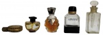 Conjunto com 5 frascos de perfume antigos, incluindo ARMANI Eau pour Homme, HEURE INTIME  VIGNY Paris, CHANEL, e frascos vintage em vidro, além de peça metálica decorada com motivo floral. Conjunto de interesse para colecionadores de perfumaria e antiguidades. Período: século XX. Medida do maior 6cm.
