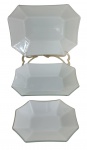 DECORGLASS  Conjunto de travessas em vidro leitoso, formato octogonal, próprias para micro-ondas e freezer. Acompanha embalagem original.Medidas: 28 x 21 cm