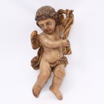 Magnífico "Anjo" em madeira patinada e realçadas a ouro. Alt. 52 cm. Portugal, séc. XIX. Olh