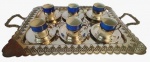 PORCELANA MAUÁ - Lindo conjunto para café em metal espessurado em a prata com seis xicaras para café e bandeja trabalhada. Medida maior: 30x50. 