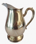 PRATA WOLFF- Jarra em metal espessurado a prata. Medida: Altura 22 cm, Largura 12 cm e Comprimento 22 cm. 